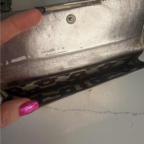 Gucci Silver/goldish Embossed Wallet (project piece) - Picture 5 of 11